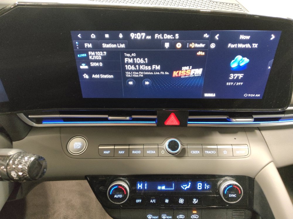 Used 2024 Hyundai Elantra SEL image 25