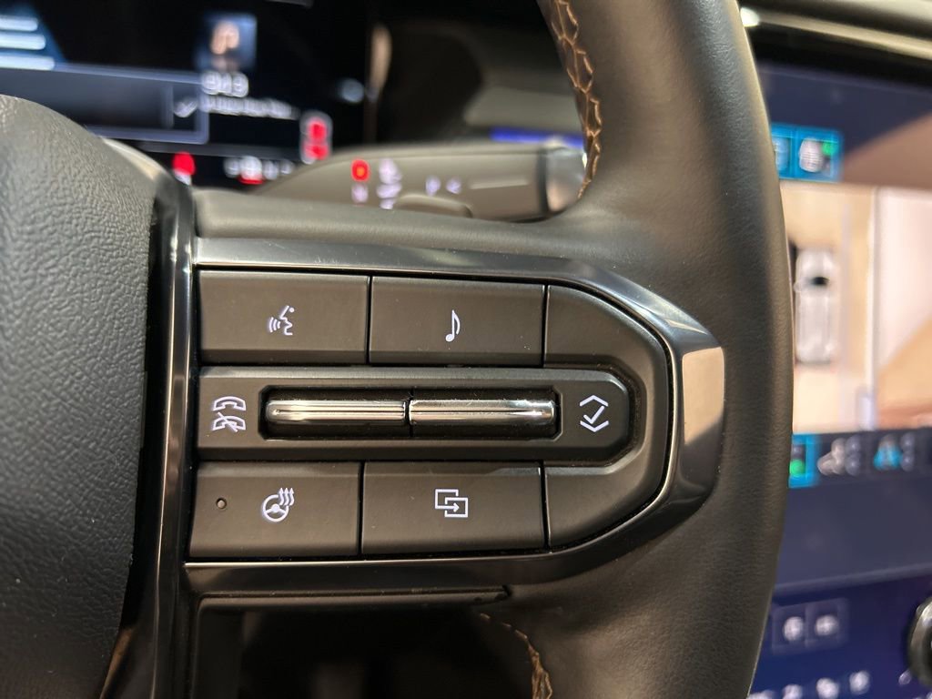 Used 2024 GMC Acadia AT4 w/ Luxury Package image 24