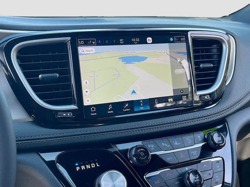 Certified 2024 Chrysler Pacifica Pinnacle FWD image 13