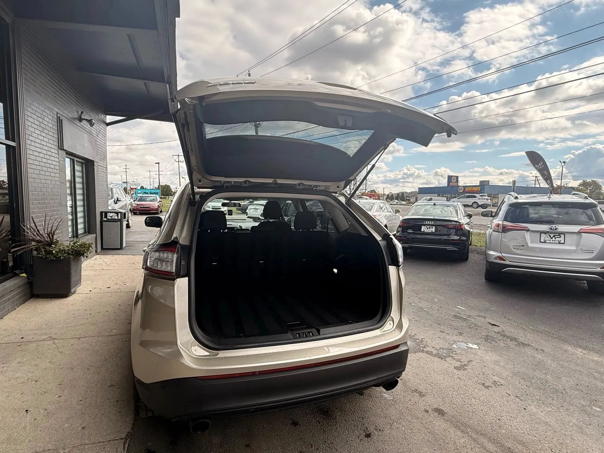 Used 2017 Ford Edge SE AWD/4WD image 9