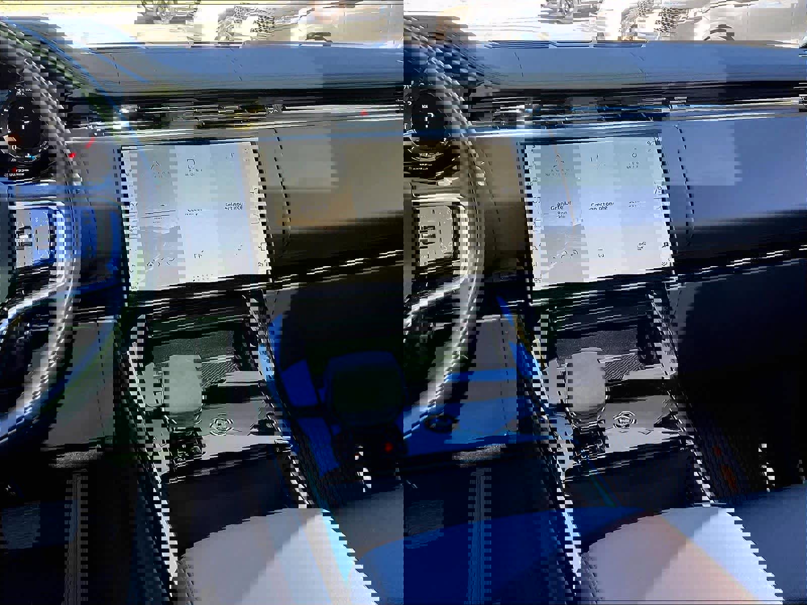 Used 2025 Land Rover Range Rover Sport S image 8