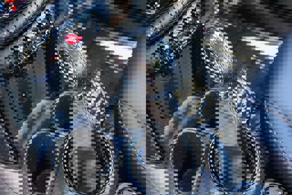 Used 2019 MINI Cooper 4-Door Hardtop w/ Premium Package image 16