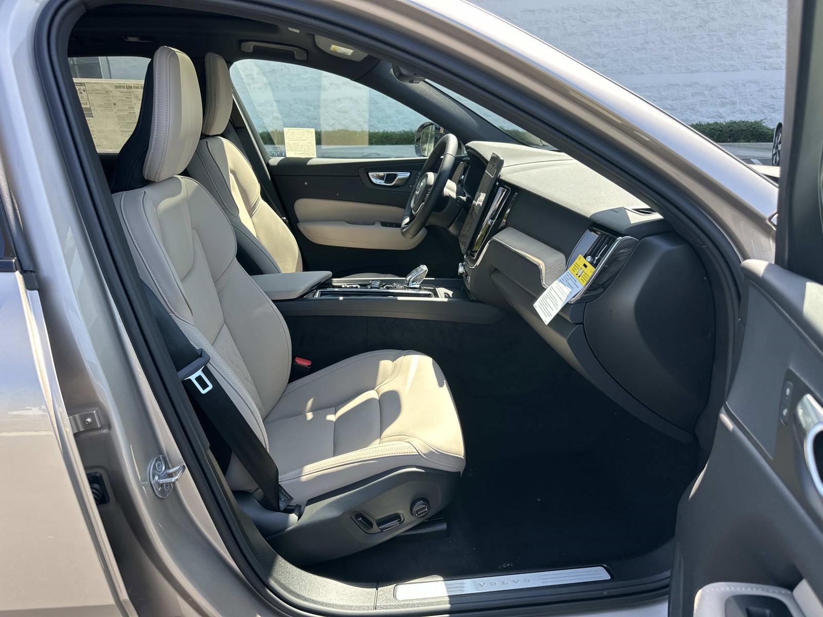 New 2026 Volvo XC60 B5 Plus w/ Protection Package Premier AWD/4WD image 20