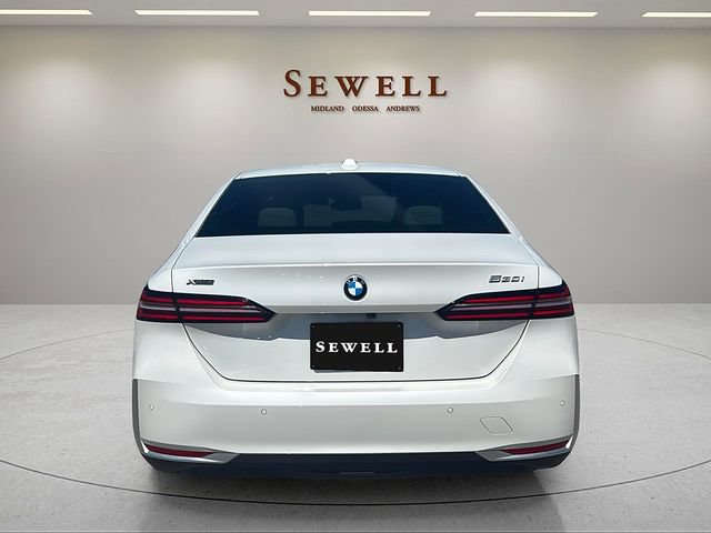 Certified 2025 BMW 530i xDrive AWD/4WD image 4