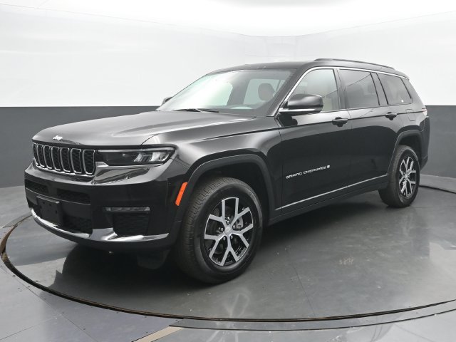 Used 2025 Jeep Grand Cherokee L Limited w/ Trailer Tow Package AWD/4WD image 5