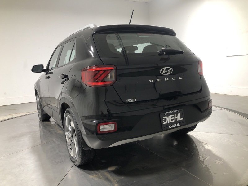 Used 2023 Hyundai Venue SEL image 5