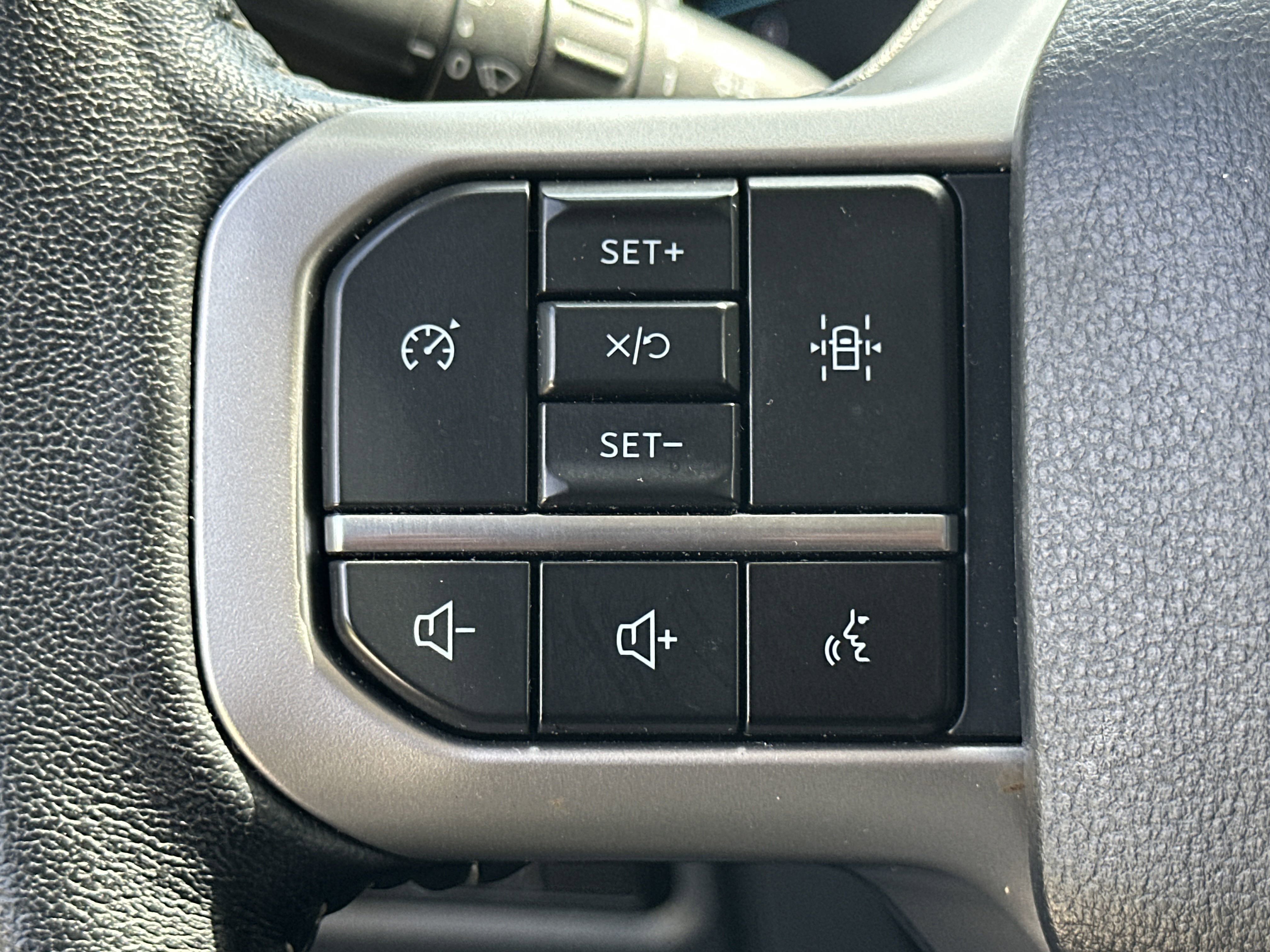 Used 2024 Ford Expedition Max XLT image 27