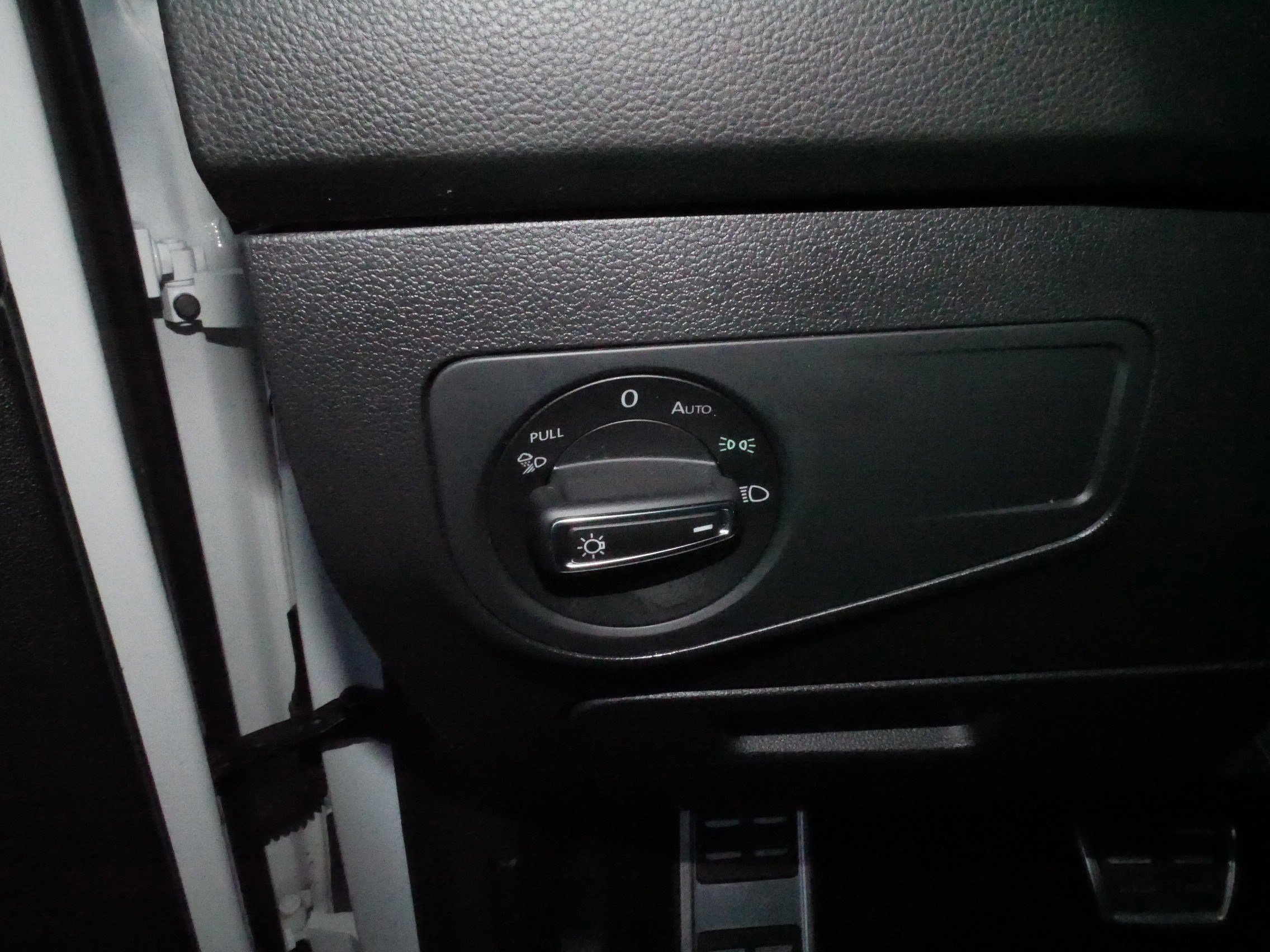 Certified 2022 Volkswagen Tiguan SEL R-Line image 27