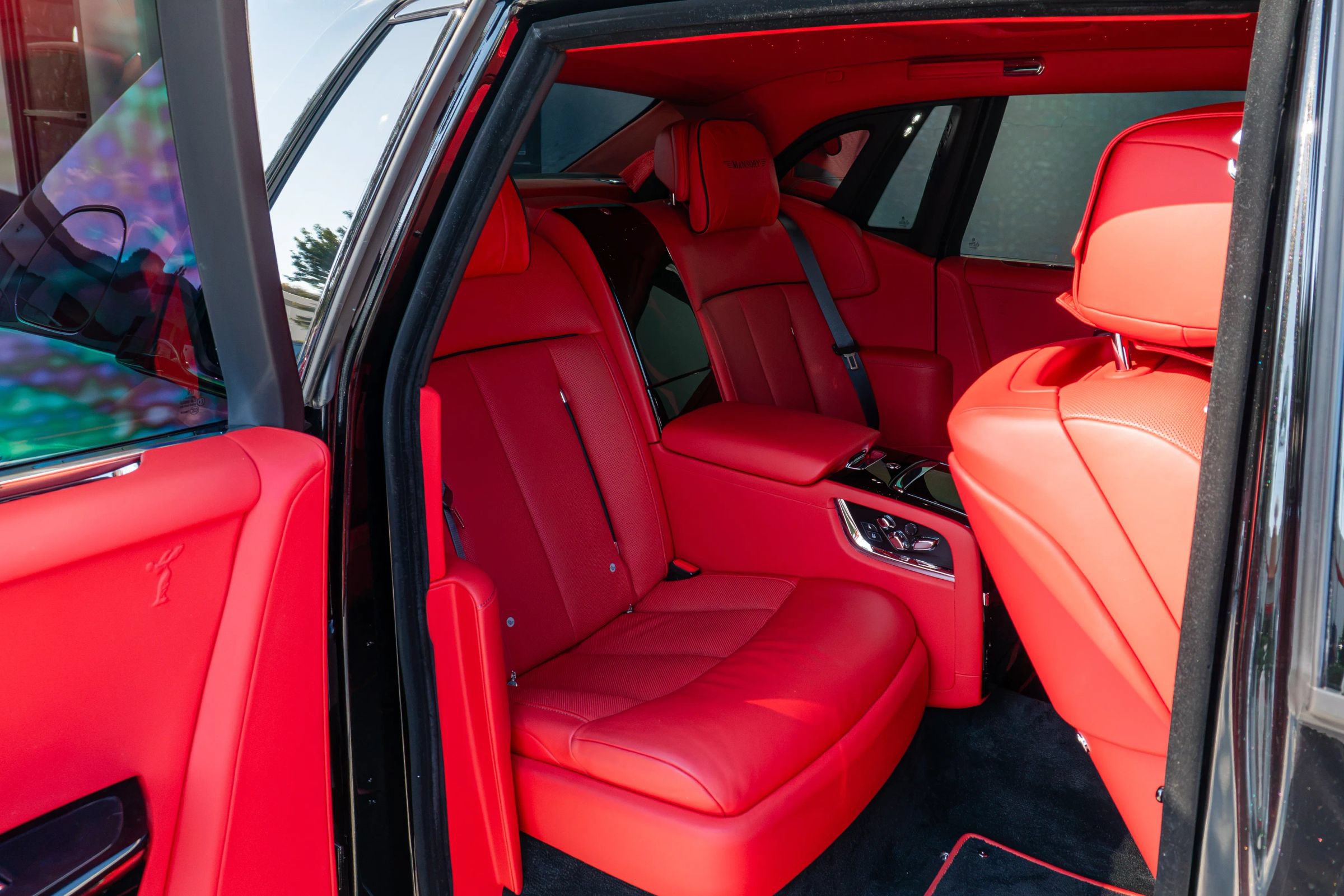 Used 2024 Rolls-Royce Phantom Sedan w/ The Phantom Package RWD image 64