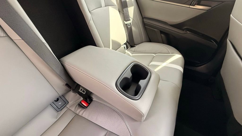 Used 2025 Toyota Camry SE image 38