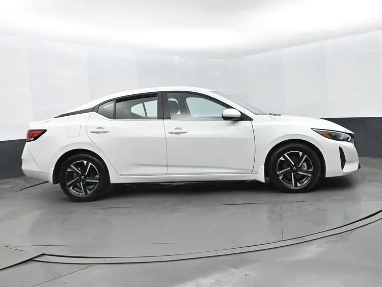 Used 2025 Nissan Sentra SV FWD image 4
