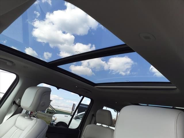 Used 2024 Jeep Wagoneer 4WD w/ Premium Group I image 6