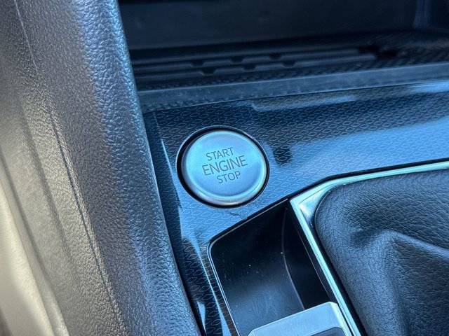 Certified 2025 Volkswagen Taos SE image 43