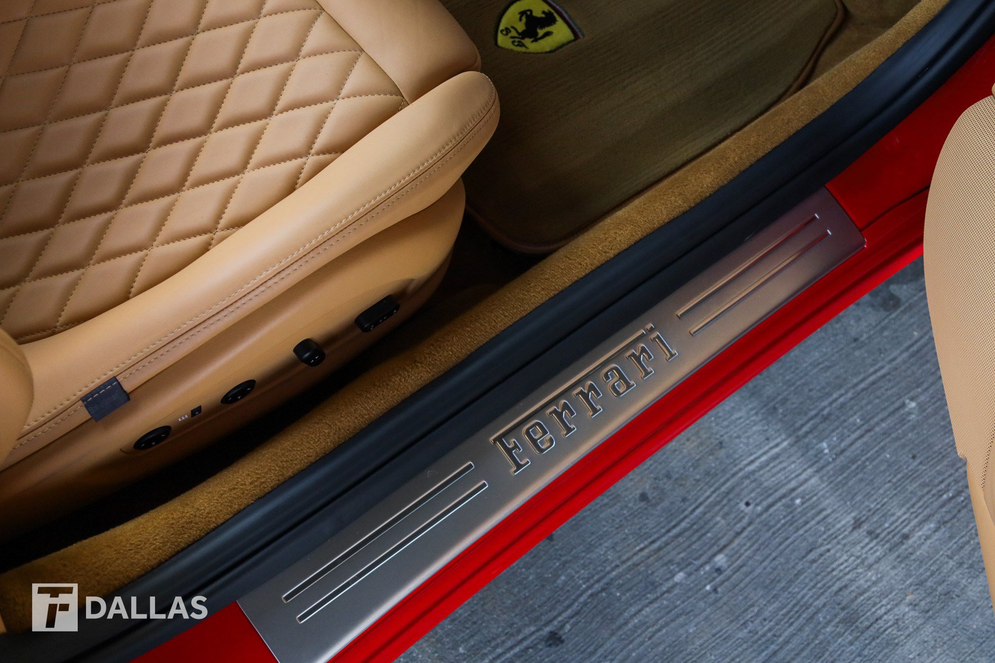 Used 2010 Ferrari California RWD image 37