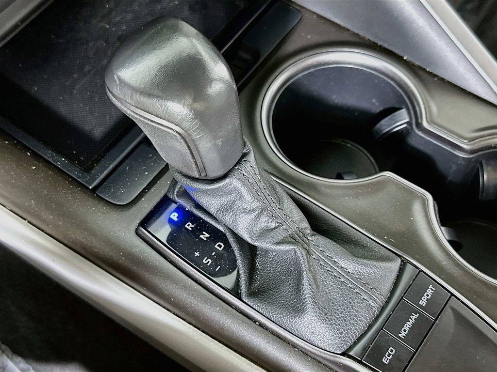 Used 2023 Toyota Camry SE FWD image 31