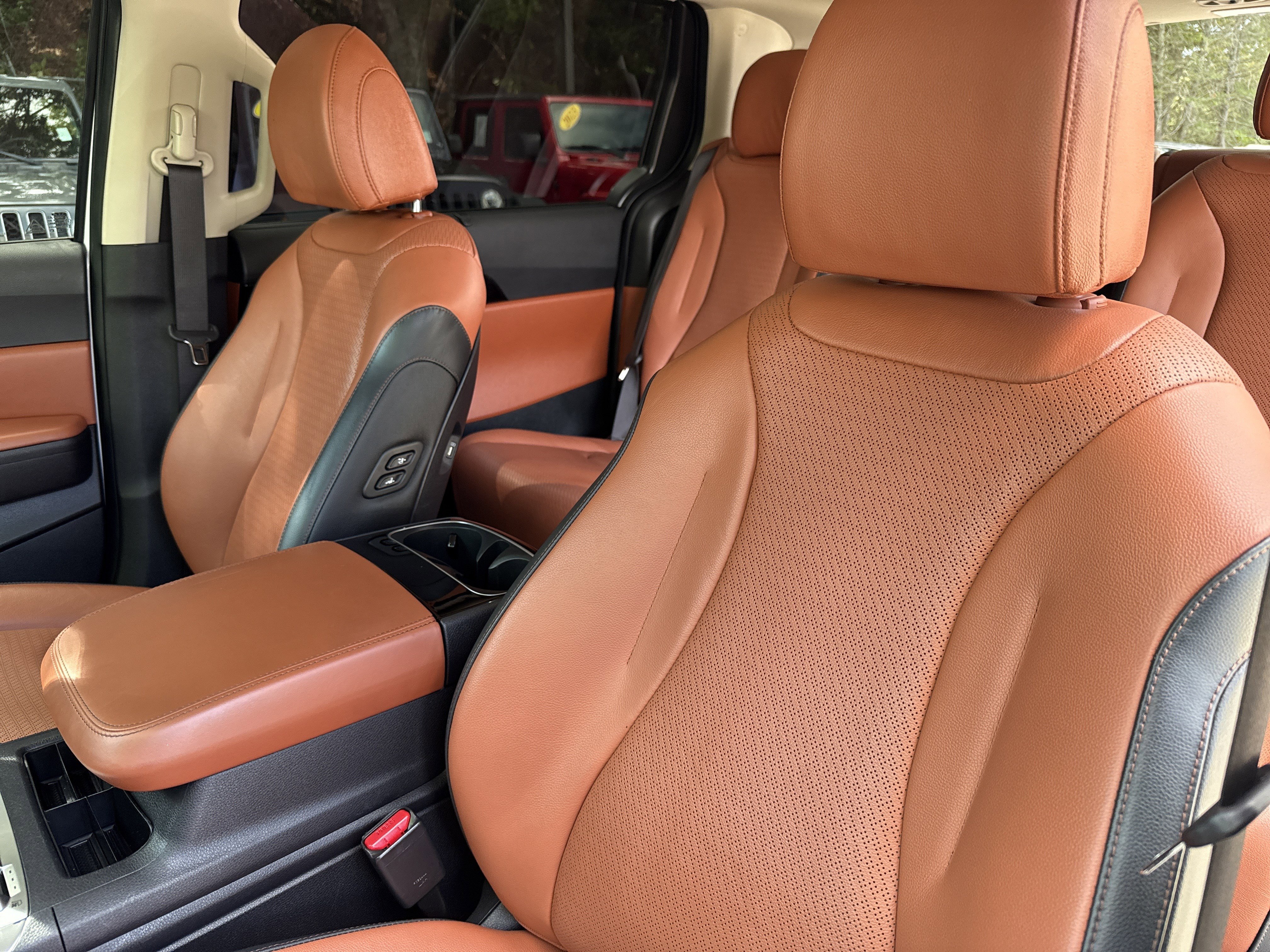 Used 2024 Kia Carnival SX Prestige image 9