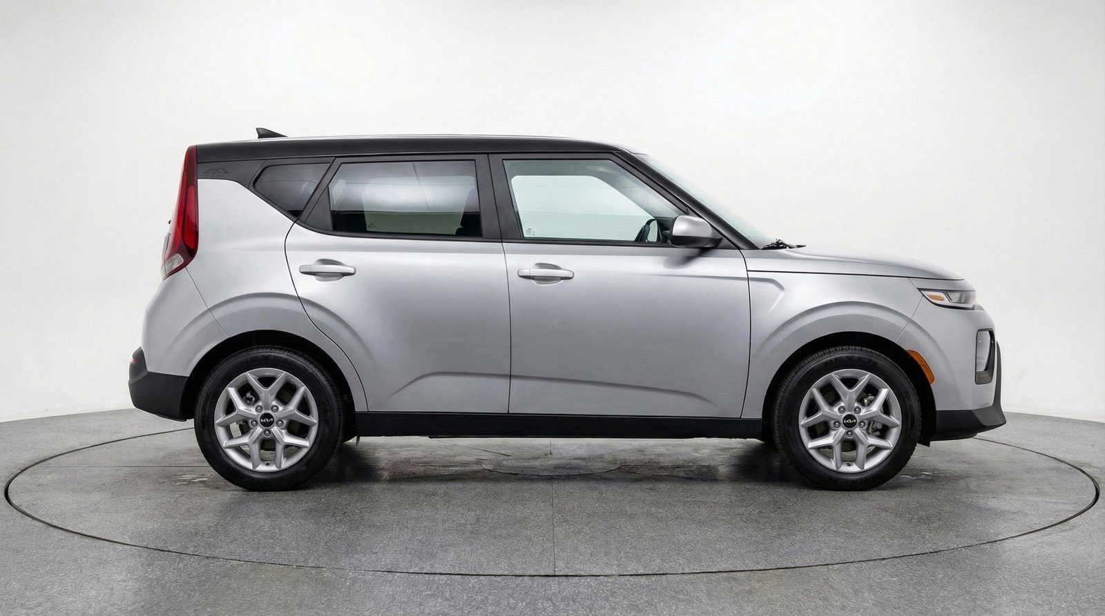 Used 2025 Kia Soul LX w/ LX Technology Package FWD image 11