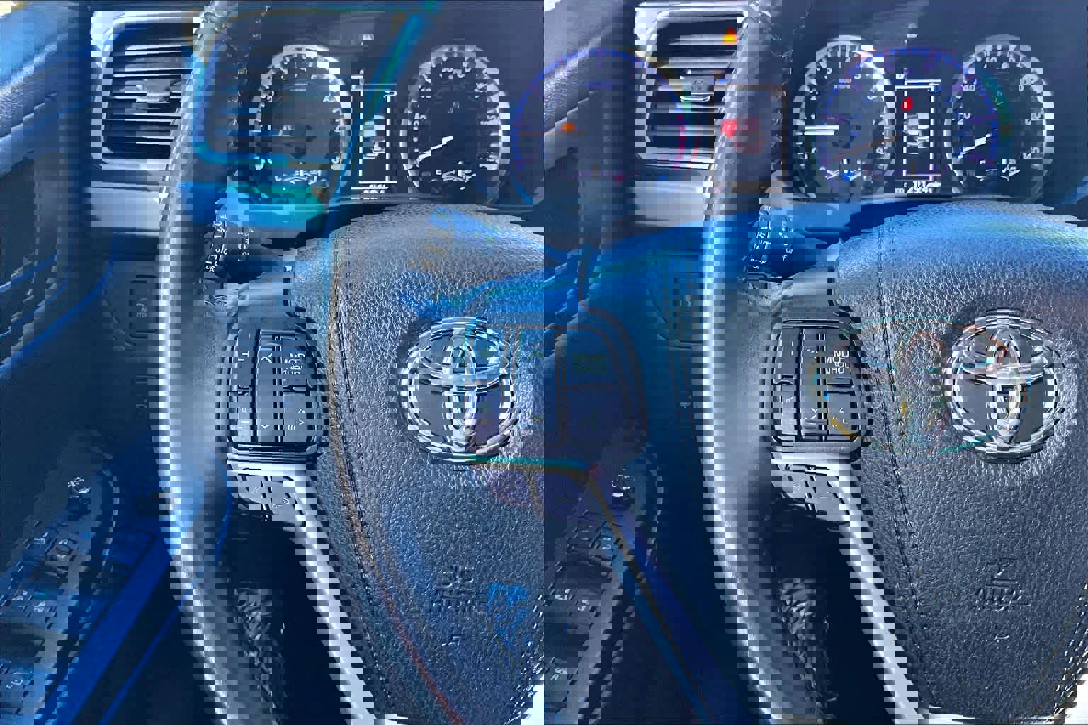 Used 2019 Toyota Highlander Plus FWD image 24