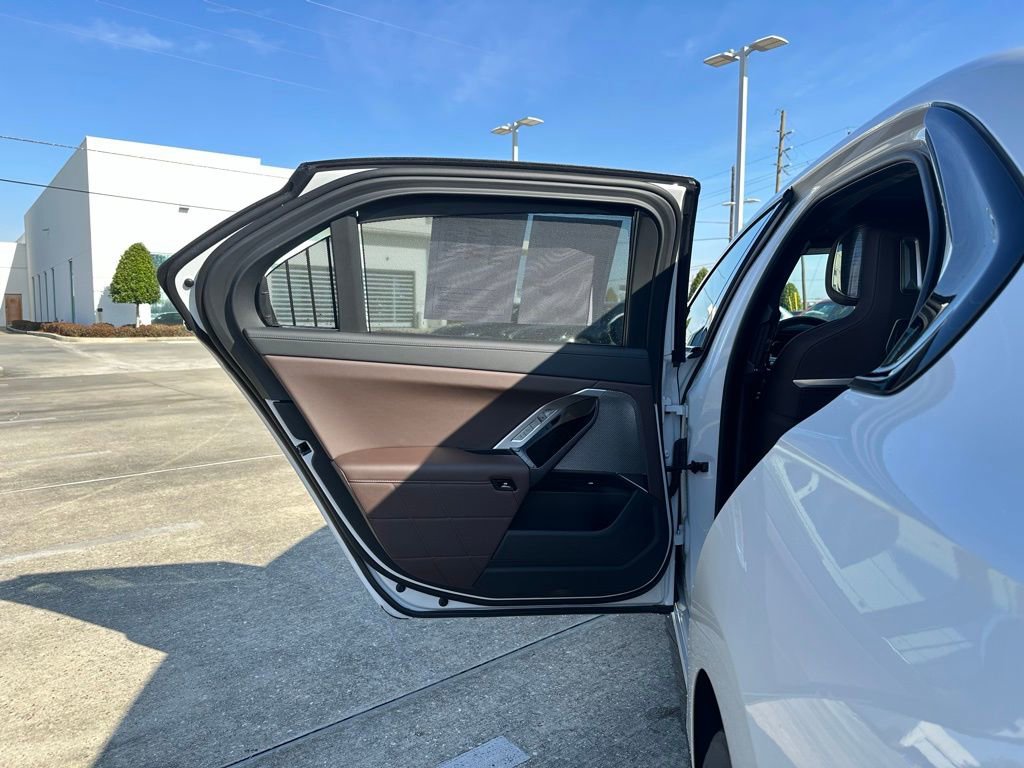 Certified 2025 BMW 760i xDrive w/ Luxury Rear Seating Package image 21