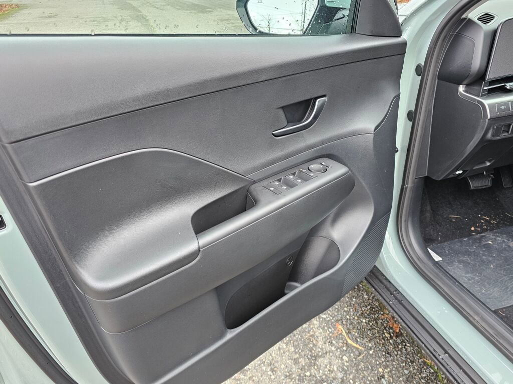 New 2026 Hyundai Kona SE image 17