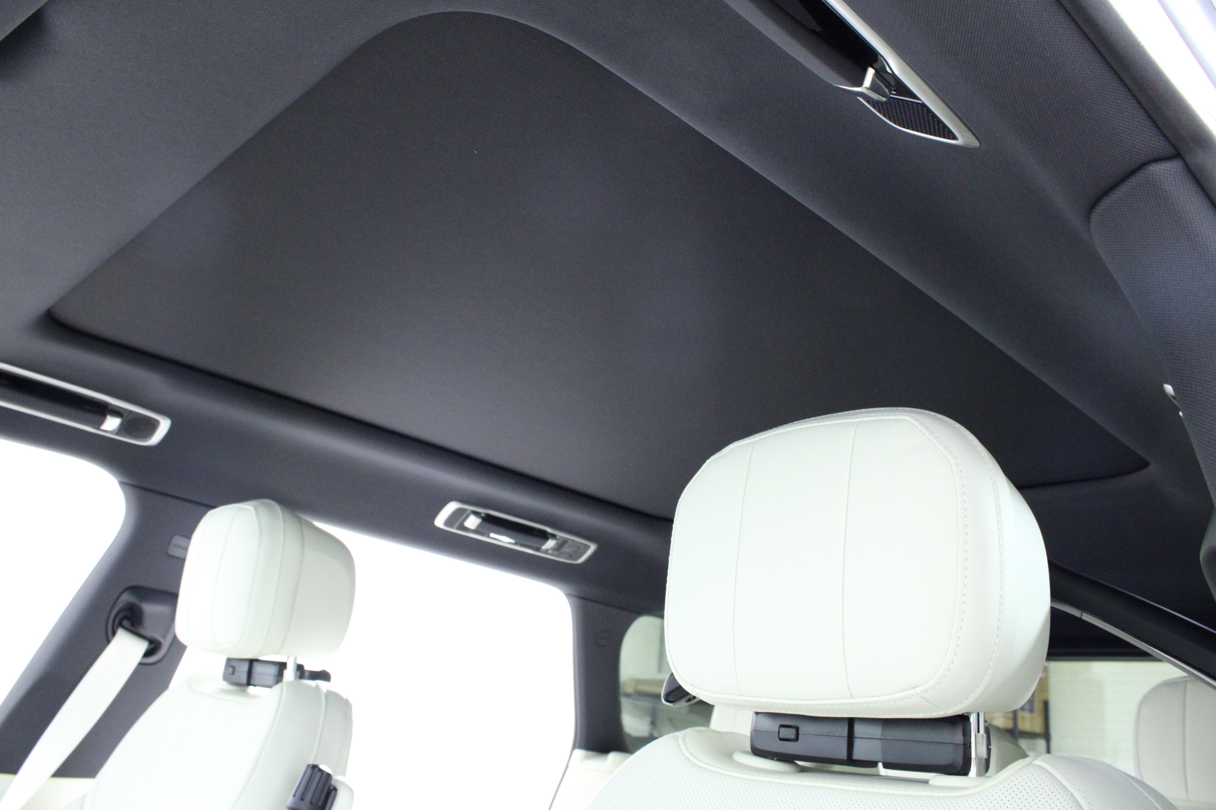 New 2026 Land Rover Range Rover SE image 23