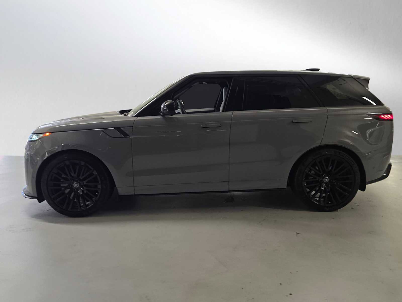 New 2025 Land Rover Range Rover Sport SV Edition Two image 6