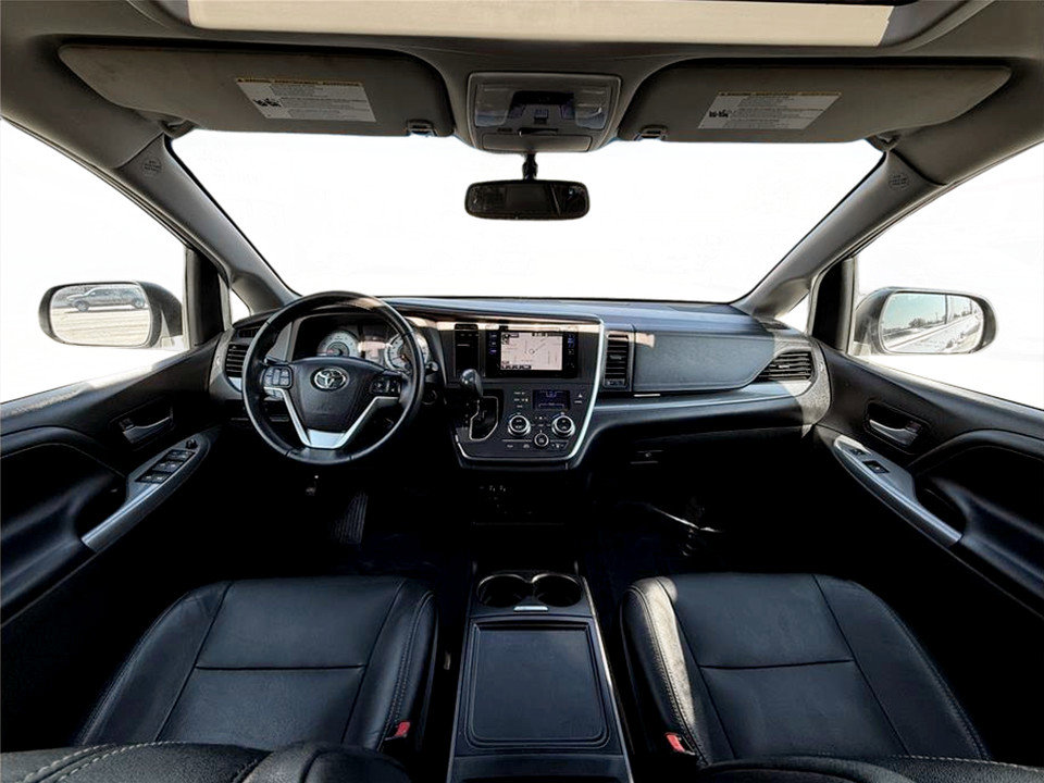 Used 2015 Toyota Sienna SE Premium image 8