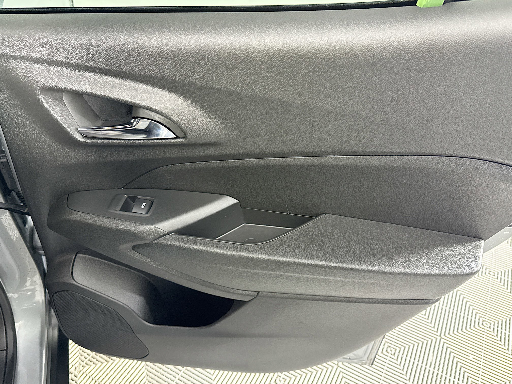 Used 2024 Chevrolet Trax RS w/ Sunroof Package FWD image 26