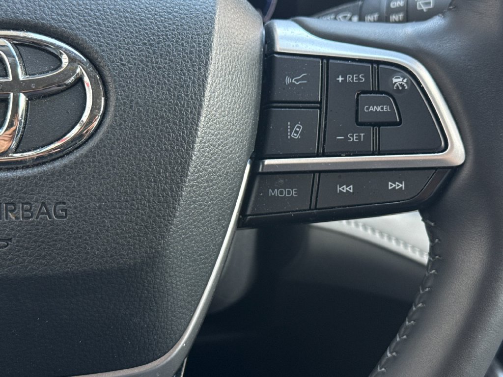 Used 2024 Toyota Highlander Limited AWD/4WD image 26
