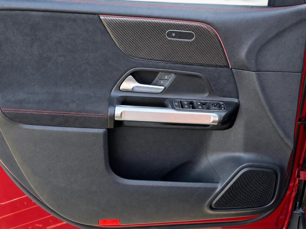 Used 2022 Mercedes-Benz GLB 250 4MATIC image 33
