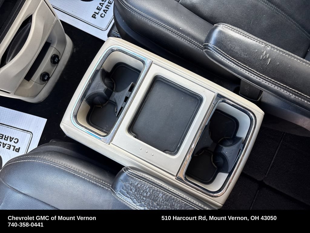 Used 2013 Chrysler Town & Country Touring FWD image 22