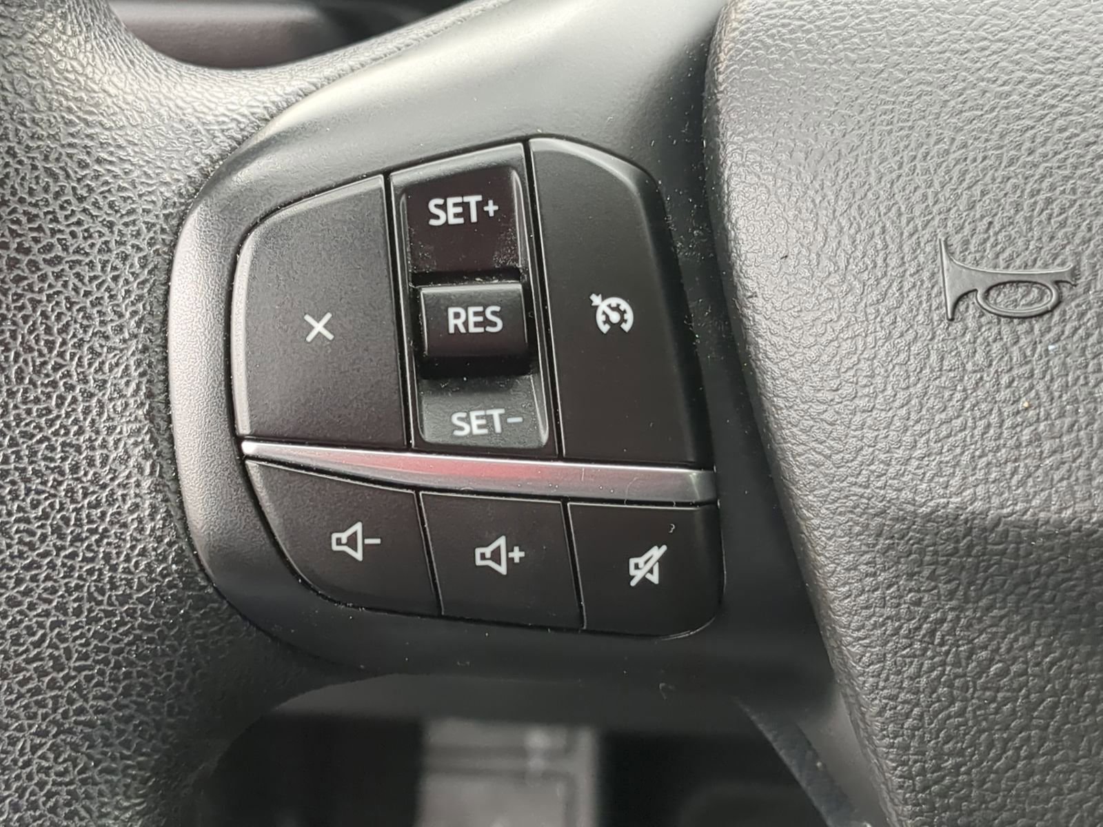 Used 2020 Ford Escape SE image 25