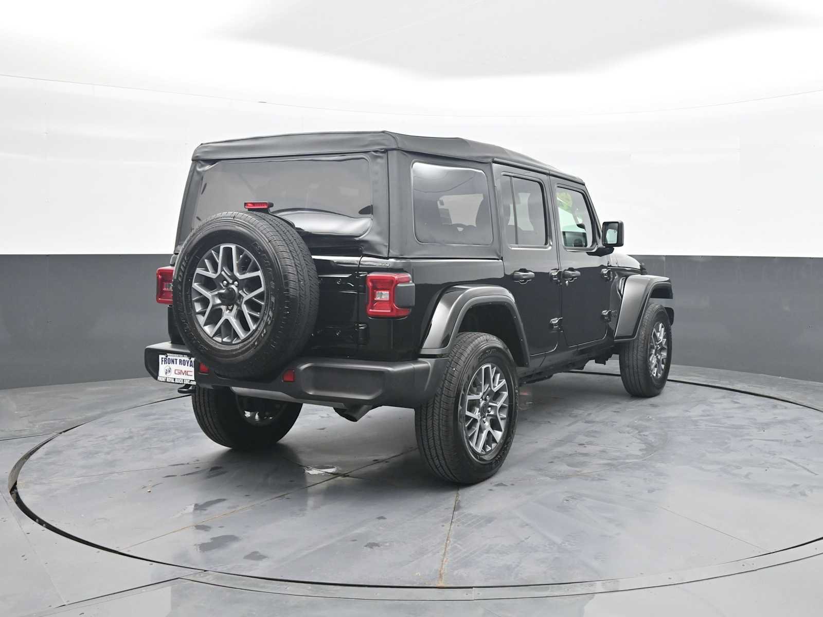 Used 2025 Jeep Wrangler Unlimited Sahara AWD/4WD image 7