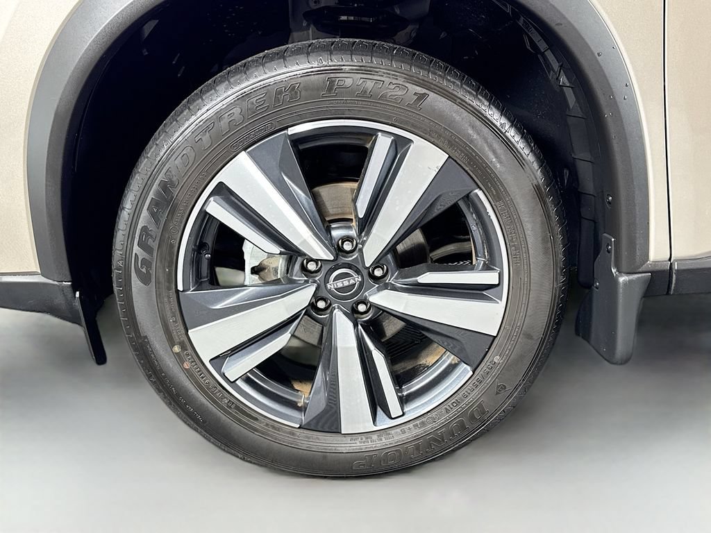Used 2025 Nissan Rogue SL AWD/4WD image 38