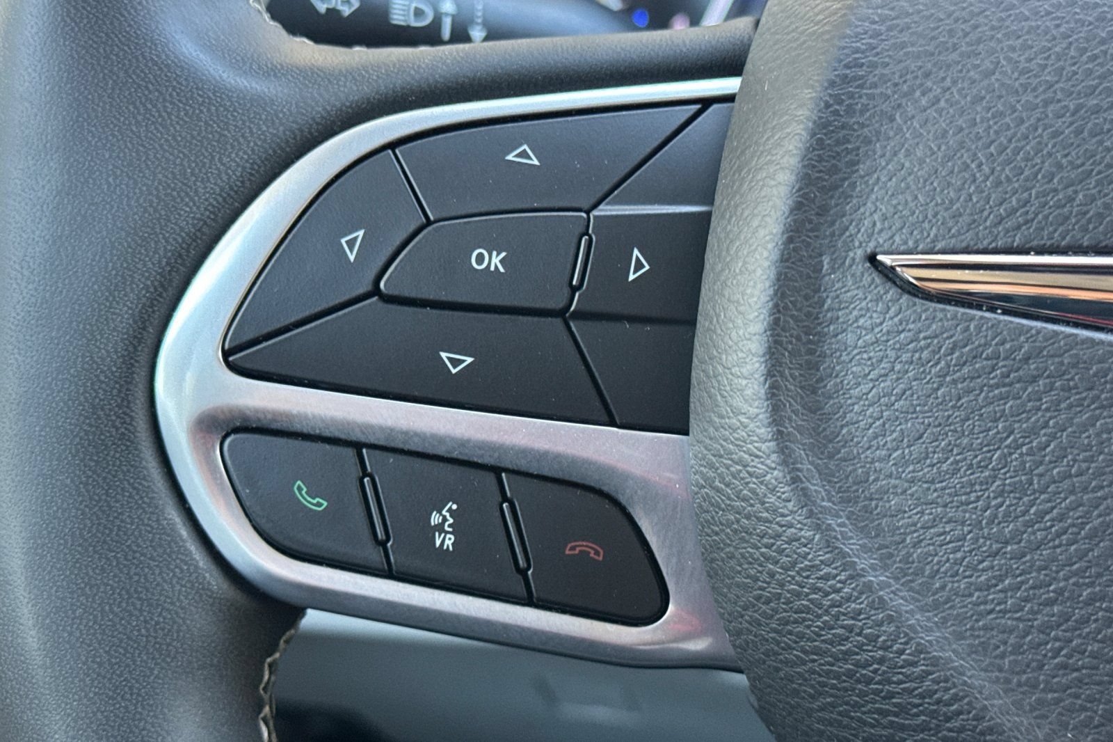Used 2024 Chrysler Pacifica Touring-L FWD image 27