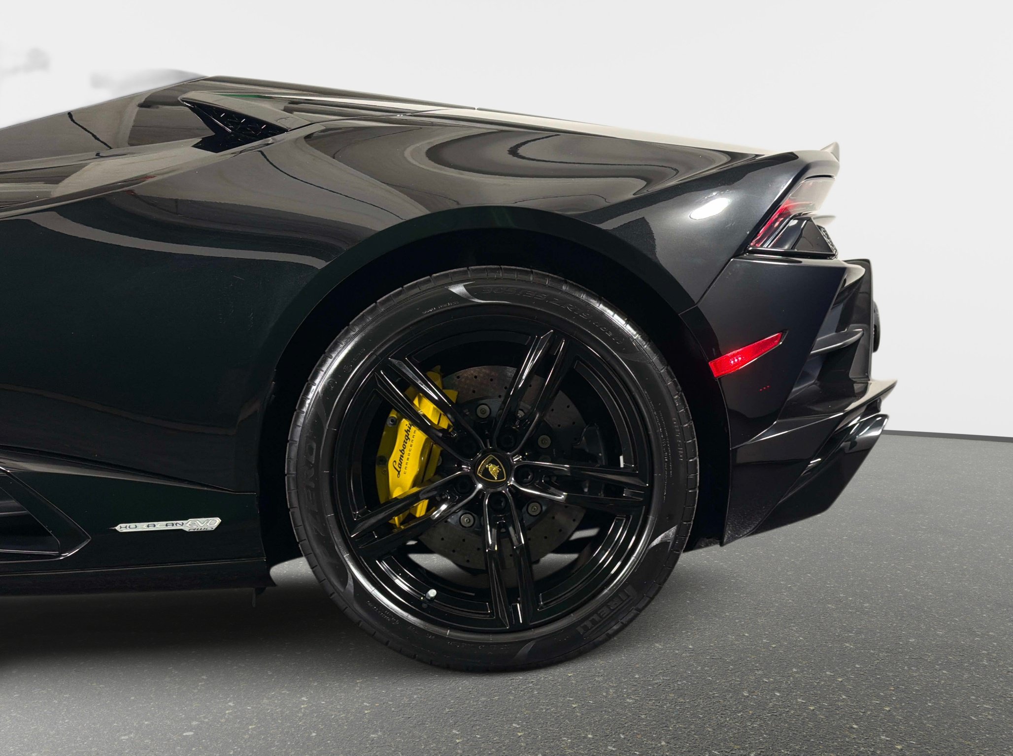 Used 2023 Lamborghini Huracan EVO RWD image 15
