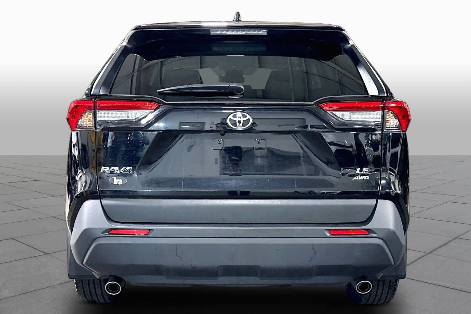 Used 2024 Toyota RAV4 LE AWD/4WD image 5