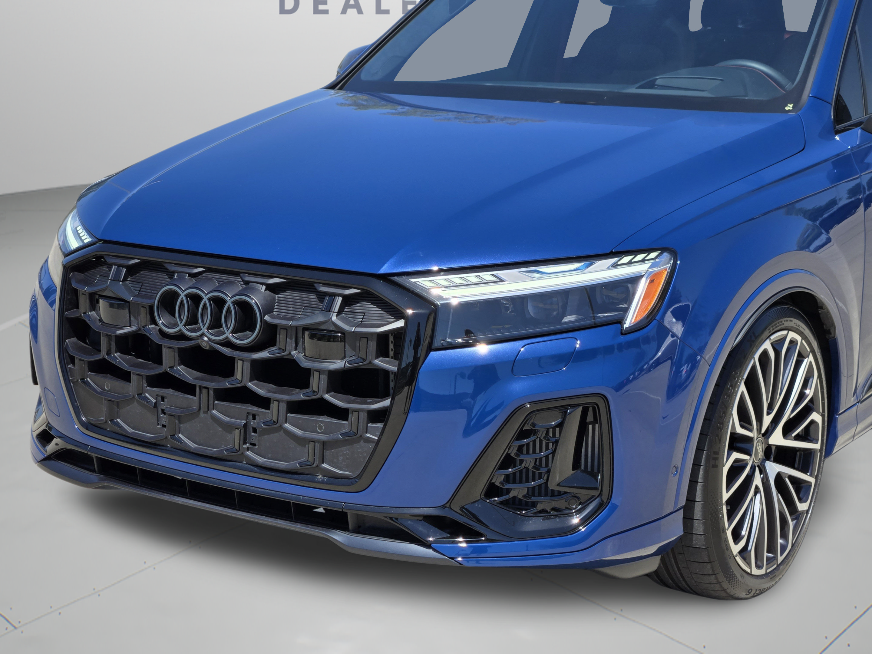 Used 2025 Audi SQ7 Prestige AWD/4WD image 32