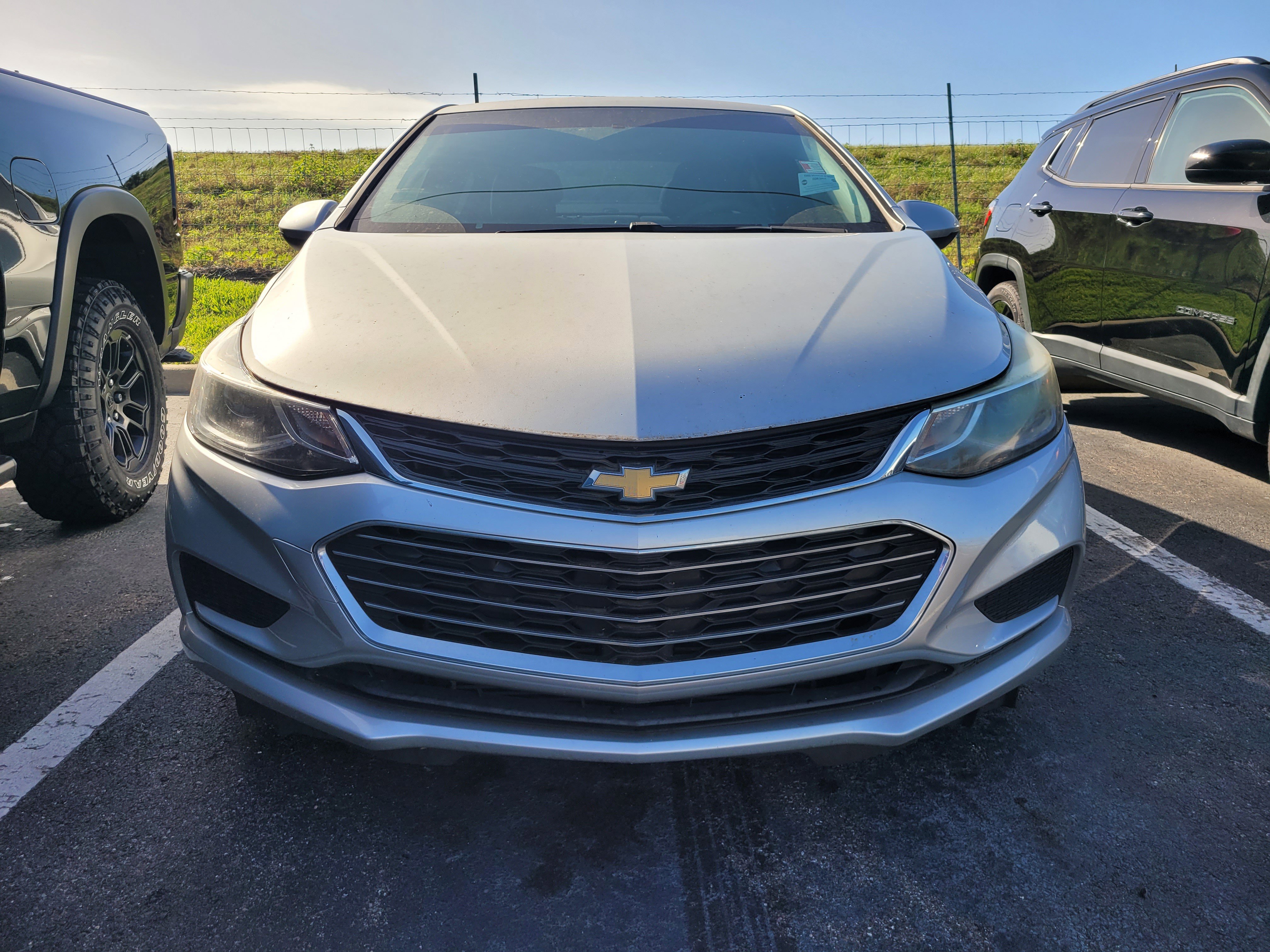 Used 2018 Chevrolet Cruze LT w/ Convenience Package image 2