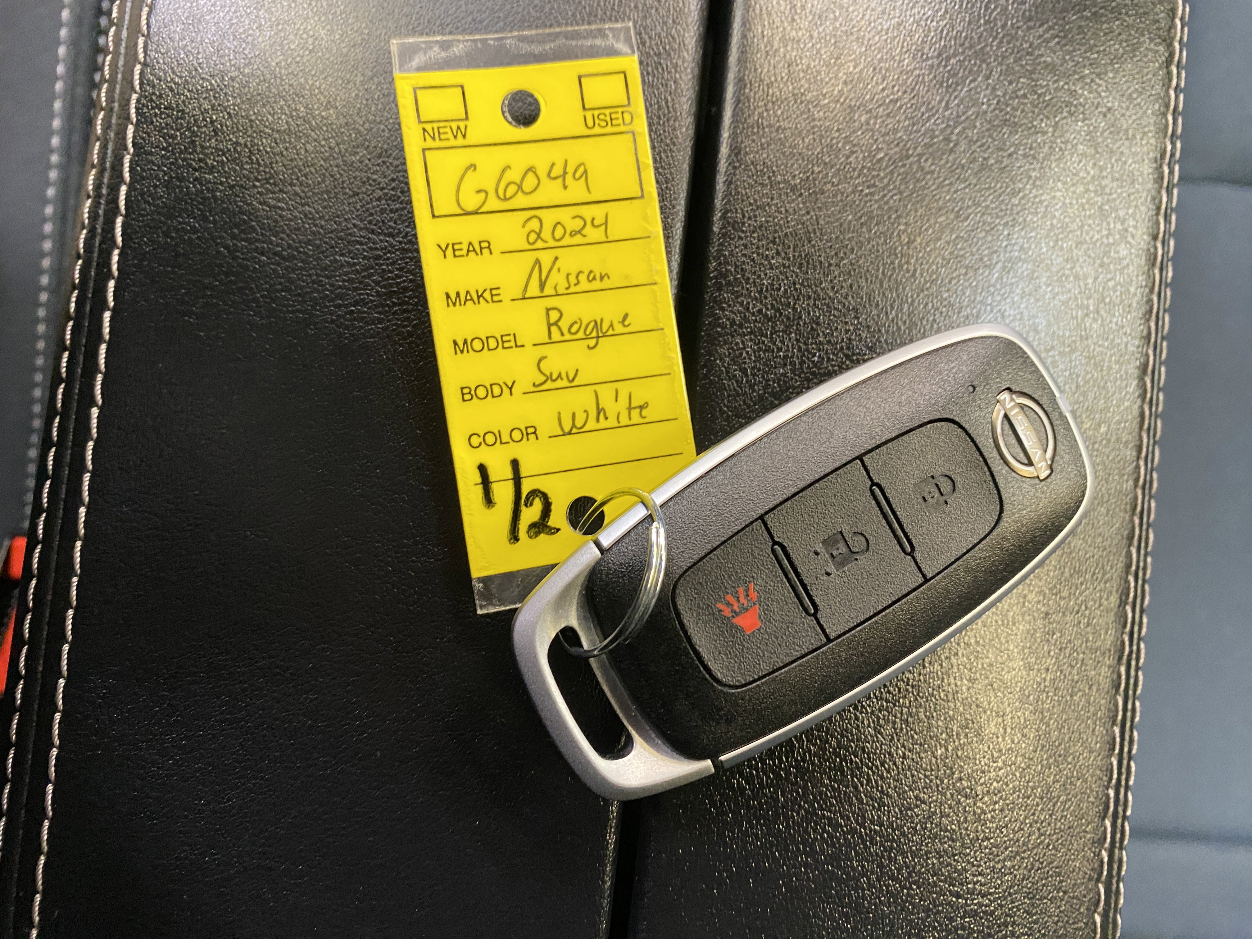 Used 2024 Nissan Rogue S image 42