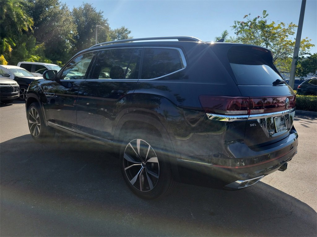 Used 2024 Volkswagen Atlas SEL Premium R-Line image 3