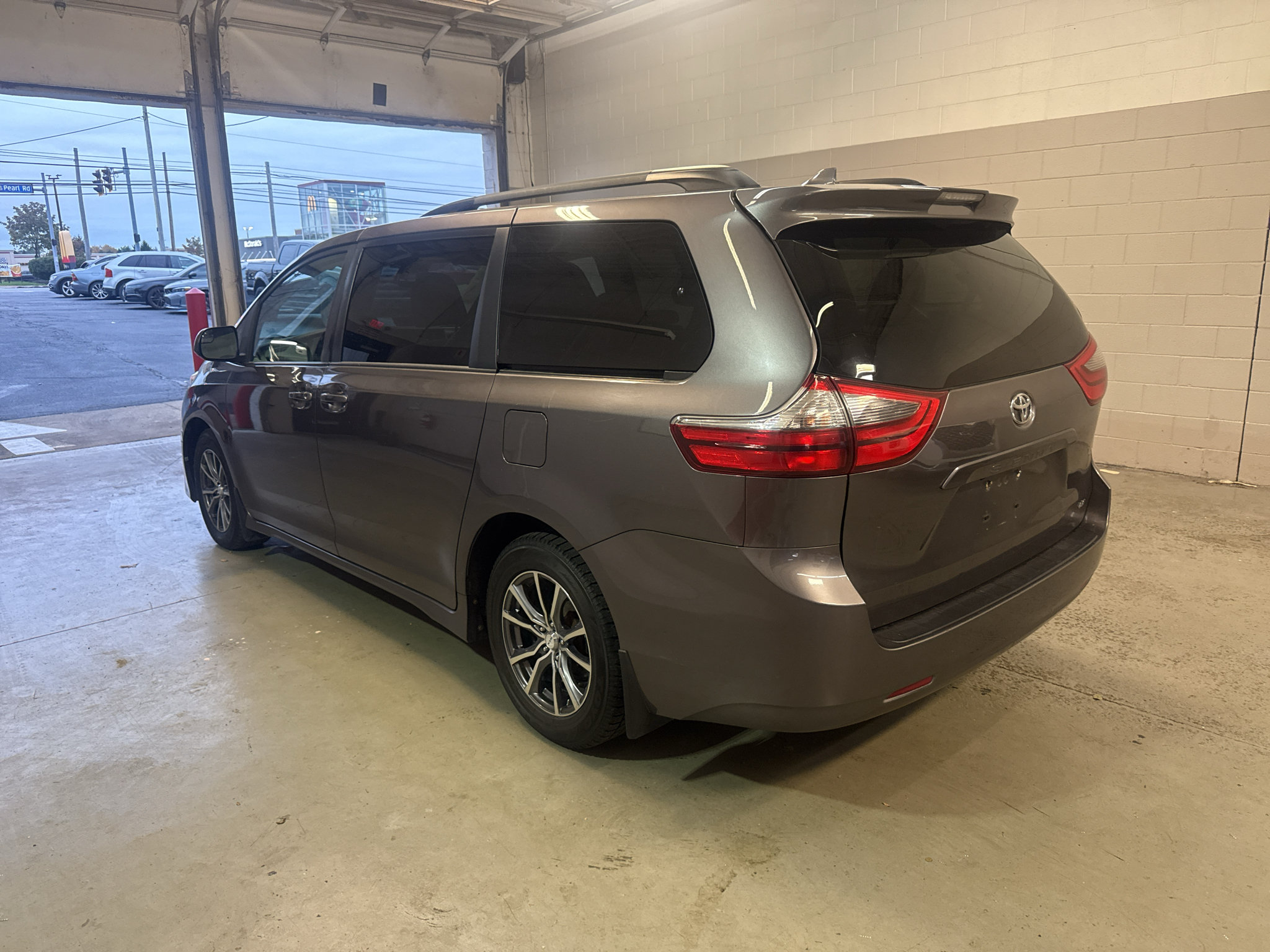 Used 2020 Toyota Sienna LE FWD image 5