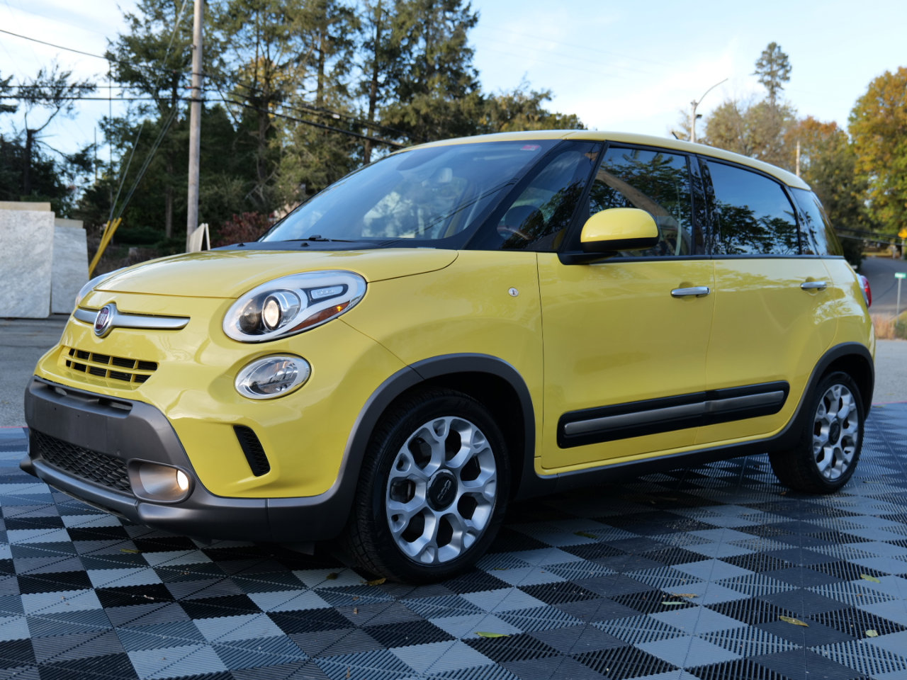 Used 2014 FIAT 500L Trekking w/ Popular Equipment Group image 76