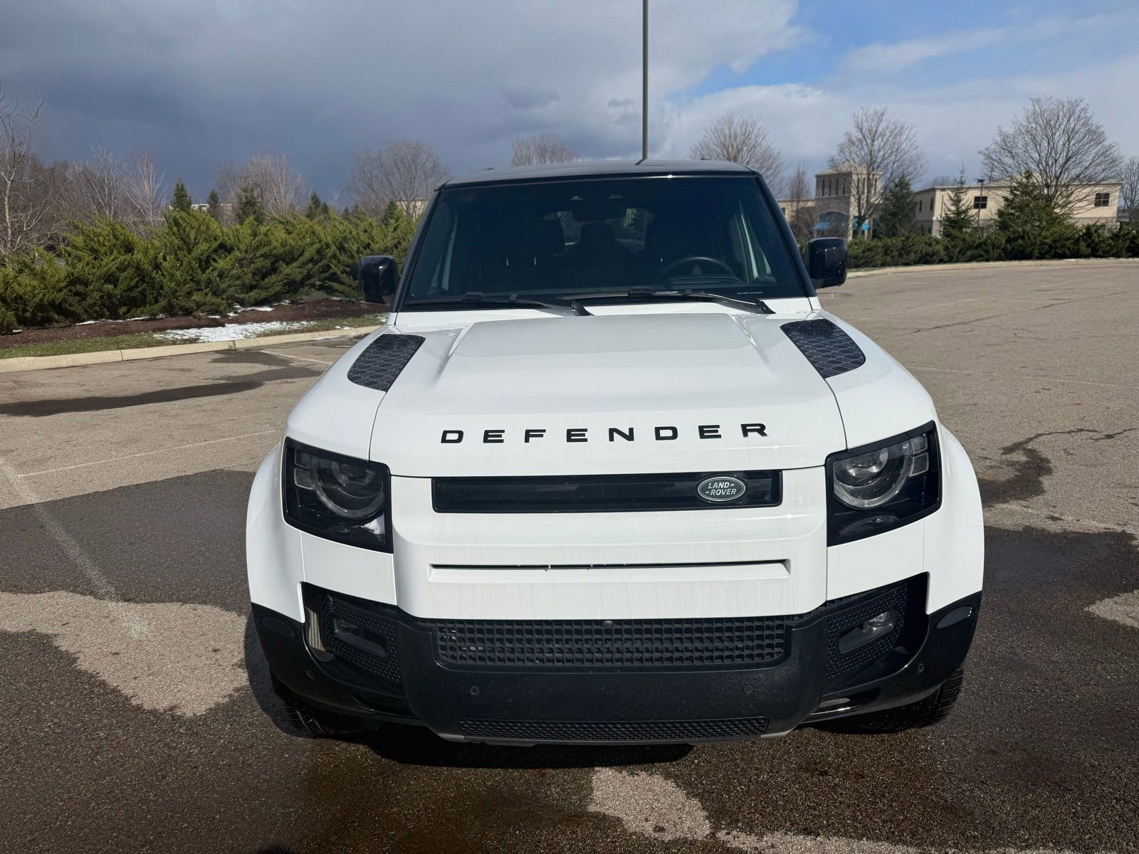 Used 2024 Land Rover Defender 130 X-Dynamic SE image 2