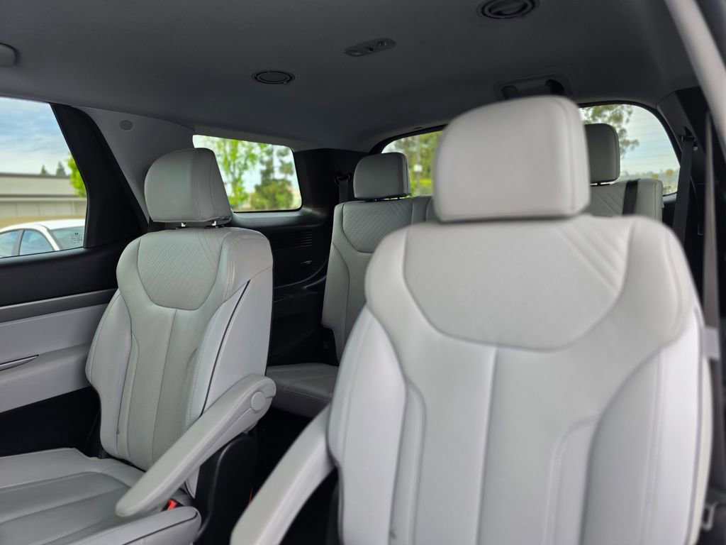 Used 2025 Hyundai Palisade SEL FWD image 16