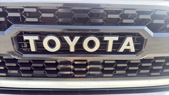 Used 2016 Toyota Tacoma TRD Off-Road w/ Premium & Technology Package AWD/4WD image 10