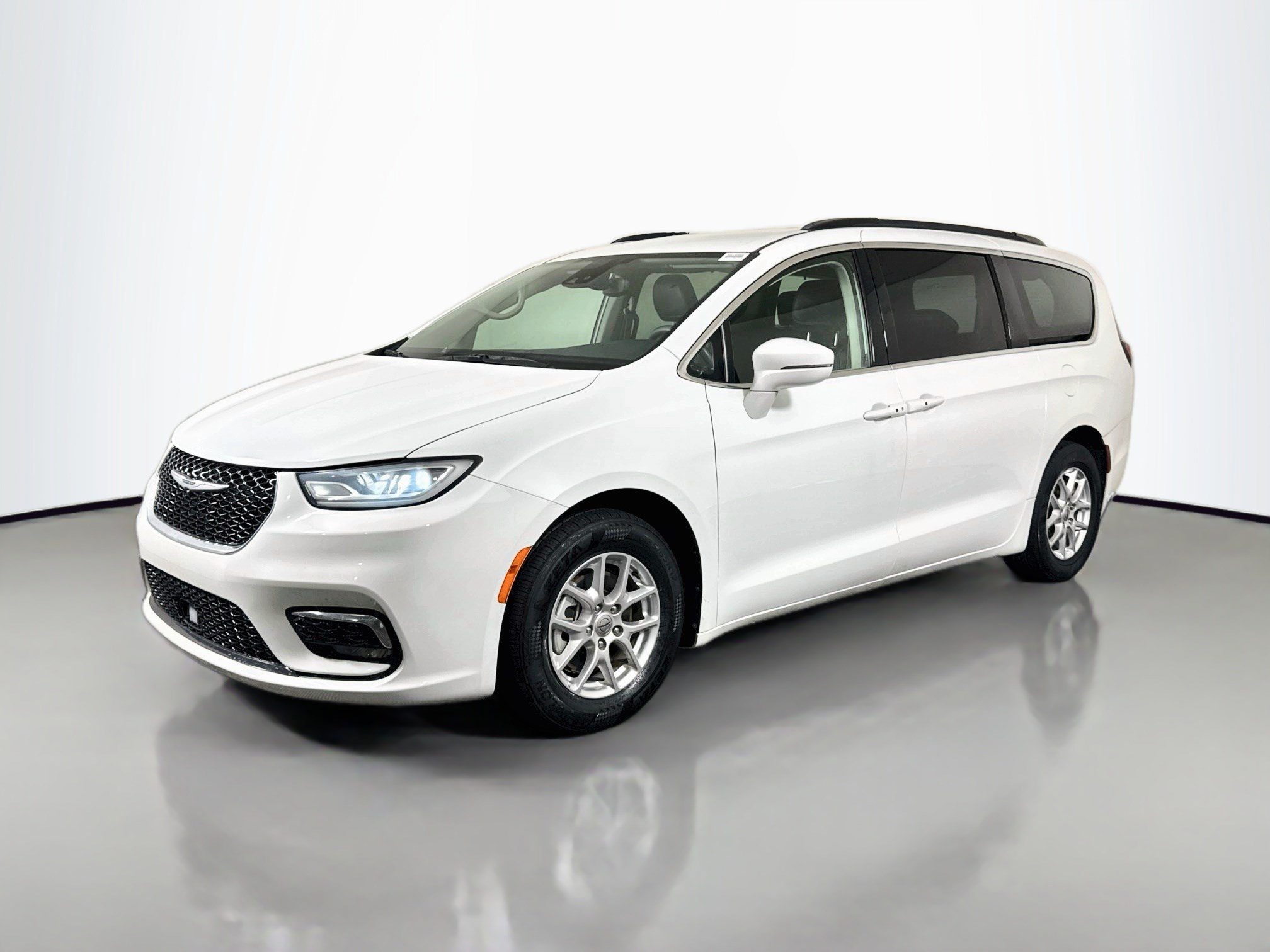 Used 2022 Chrysler Pacifica Touring-L FWD image 4