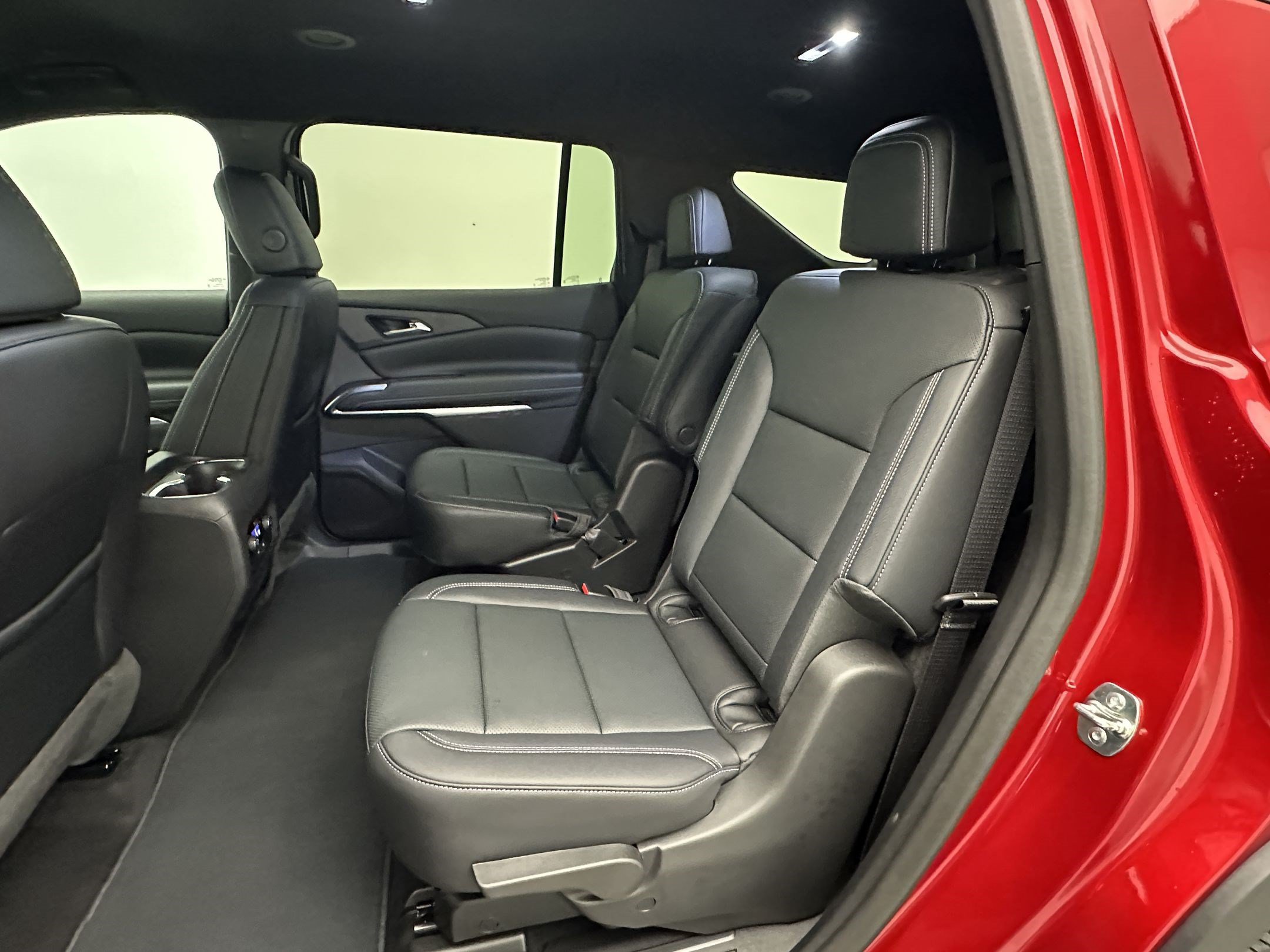 New 2027 Chevrolet Traverse LT w/ LPO, Floor Liner Package AWD/4WD image 24
