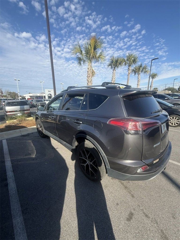 Used 2017 Toyota RAV4 SE image 4