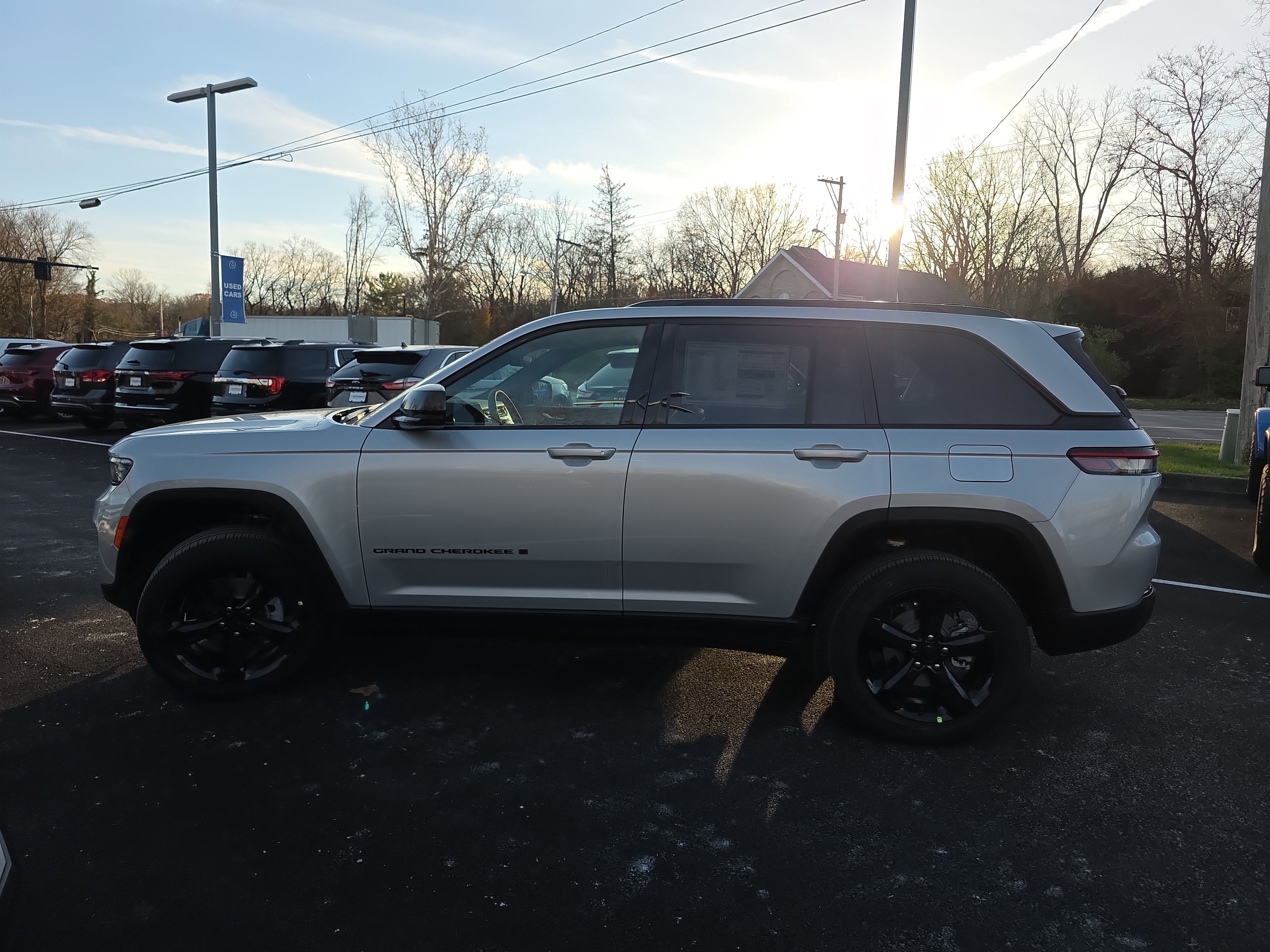 New 2025 Jeep Grand Cherokee Altitude image 19